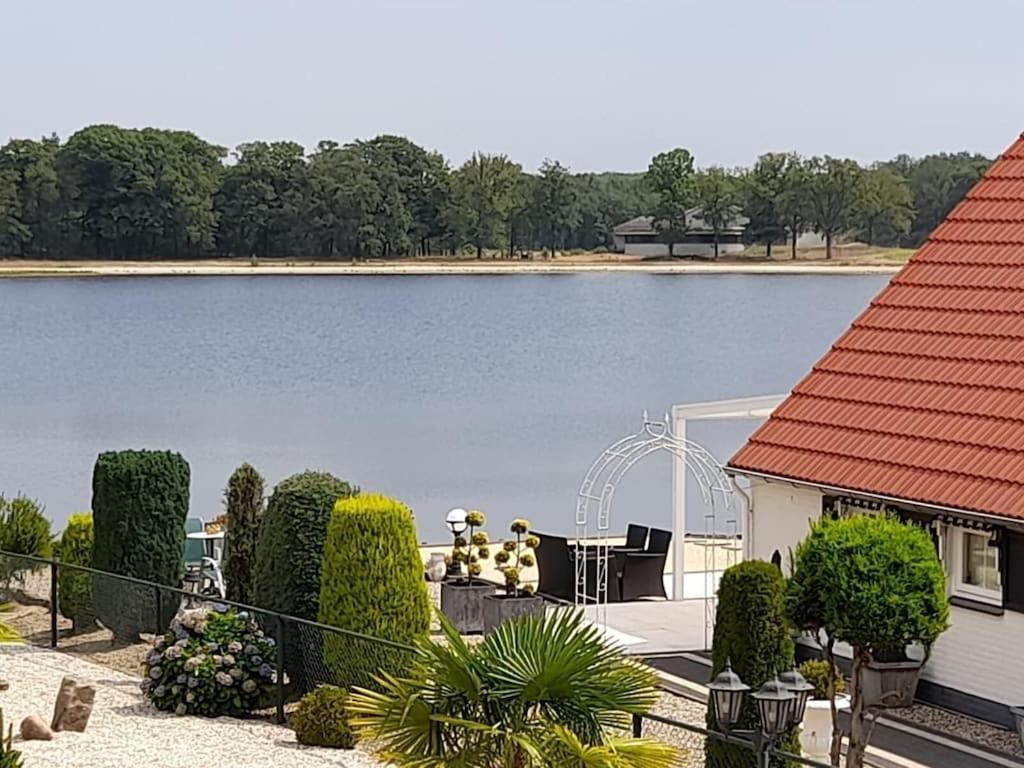 Heel Freistehendes Ferienhaus Am See Naehe Roermond מראה חיצוני תמונה